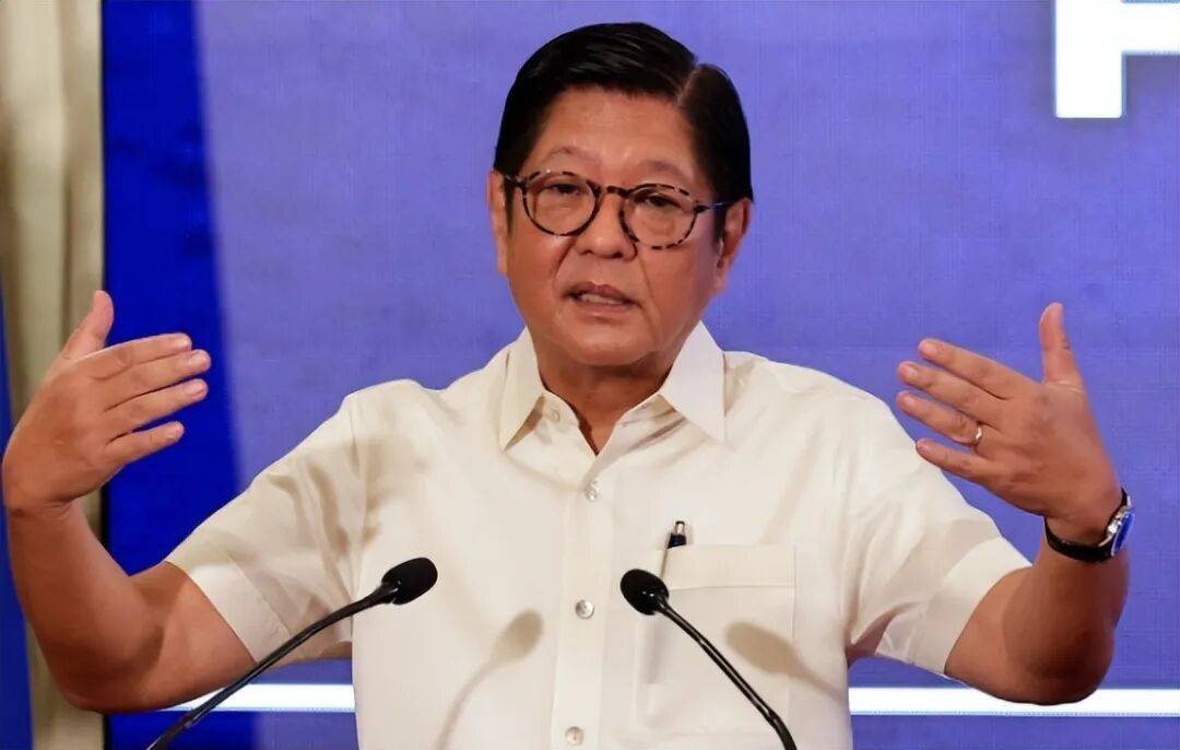 收到高市早苗的求救信号，马科斯派飞机闯黄岩岛，中方半点机会都没给，解放军警告驱离