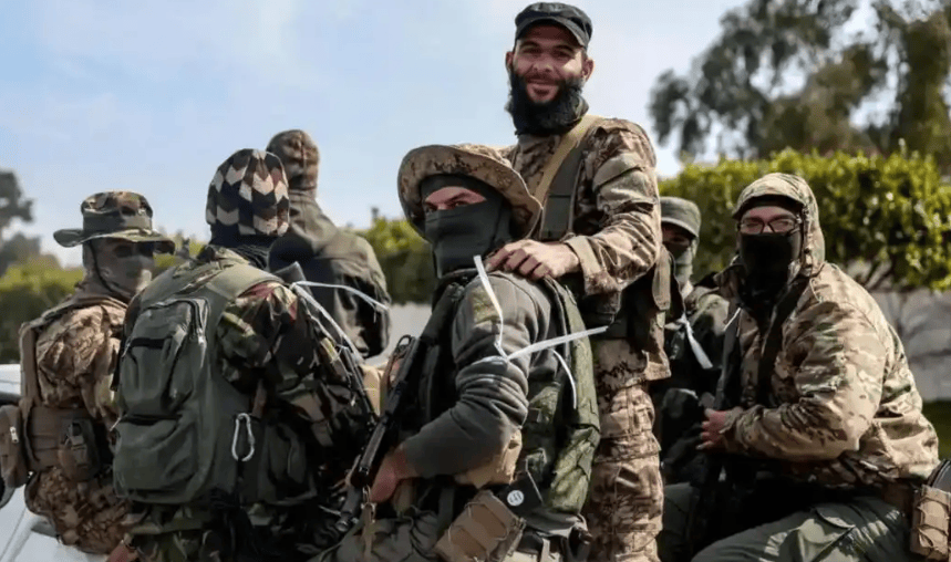 10万大军闪电出击！美军3大基地48小时沦陷，叙利亚战局一夜巨变