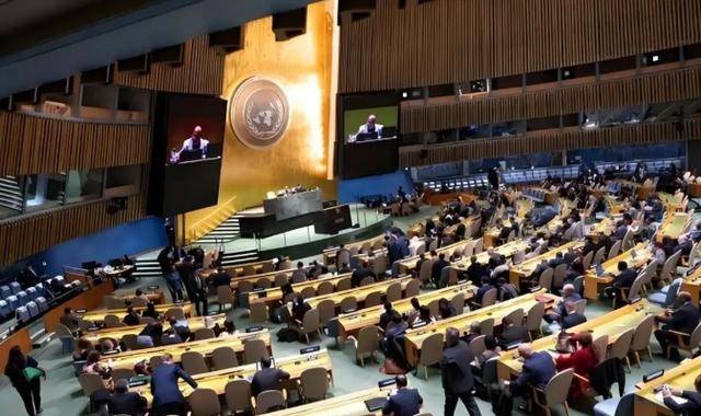 白俄火速加入特朗普新群，中俄态度明显不同，首个牺牲国已经出现