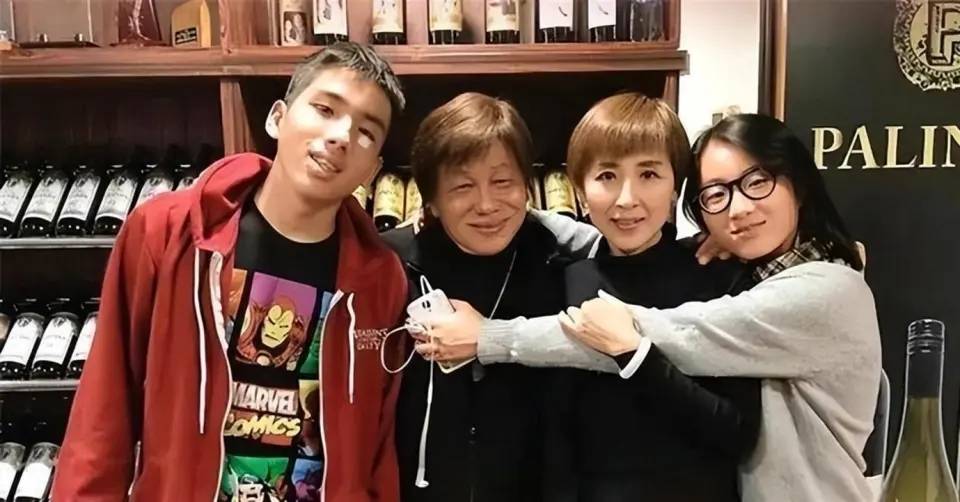 陈光标真敢说!他曝梁小龙是被身边人累垮的,早就劝过可惜没听劝,人走了账号还在卖货