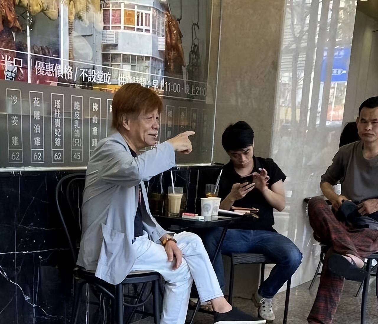 陈光标真敢说!他曝梁小龙是被身边人累垮的,早就劝过可惜没听劝,人走了账号还在卖货