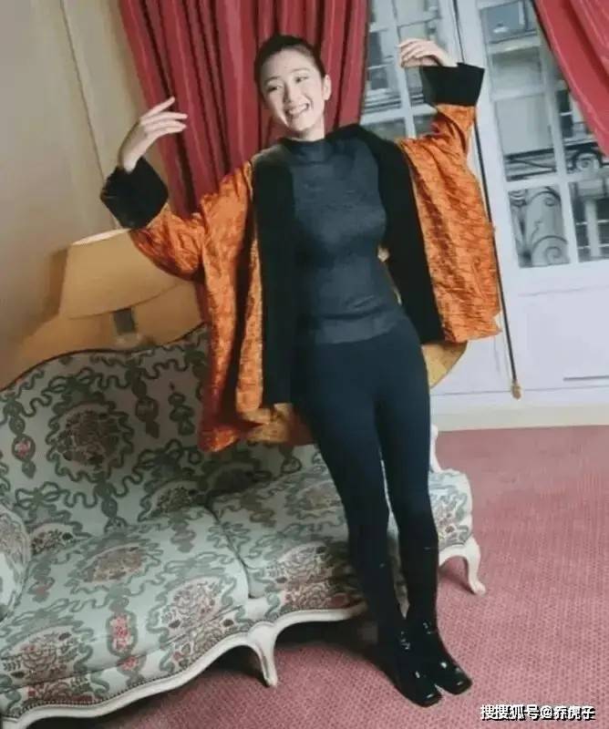 有种“原始美”叫巩俐的身材！明明一丝不露，却看得人脸红心跳