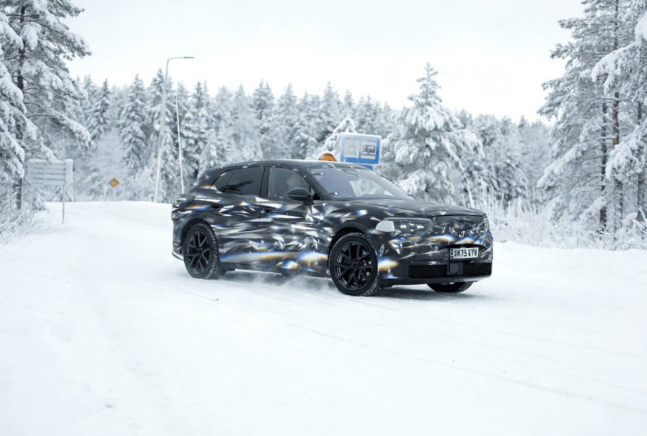 宾利首款纯电SUVUrban冬季测试新车亮相在即功率达1000马力(图1)