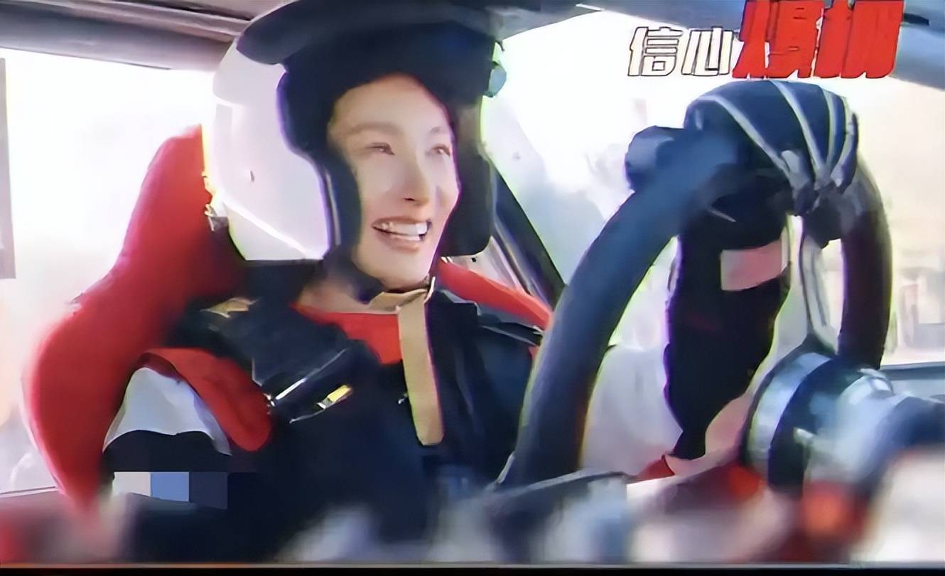 被曝“丑闻”才2小时，交警回应金晨肇事逃逸，恶心的一幕出现了