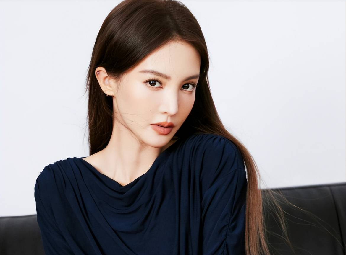 被曝“丑闻”才2小时，交警回应金晨肇事逃逸，恶心的一幕出现了