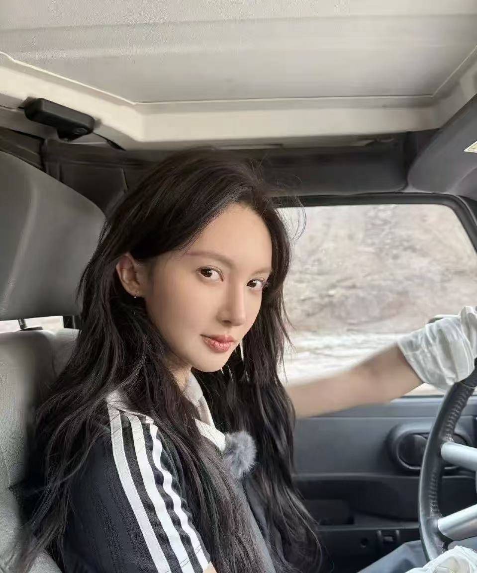 金晨肇事逃逸现场曝光!女助理顶包画面被拍,和狗仔讨价还价没谈拢,没有任何公关机会了!!