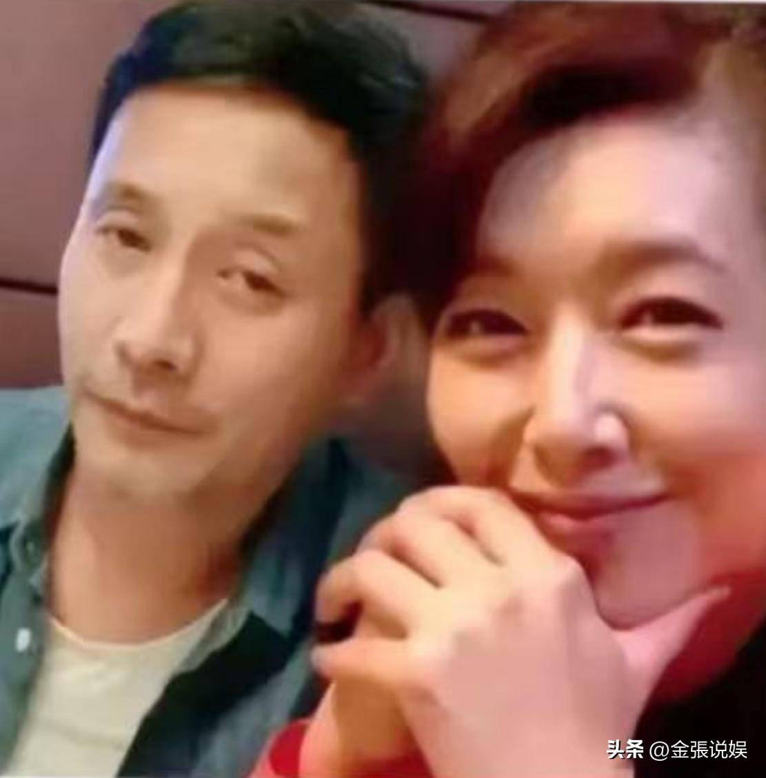 江珊演出获老公探班，56岁田小洁胡子花白好苍老，俩人不像姐弟恋