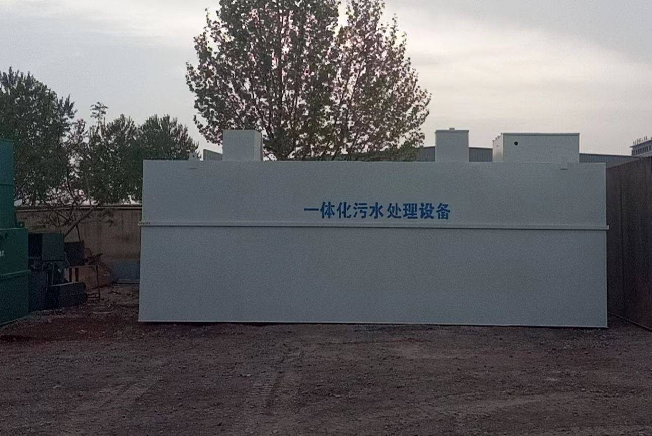  行业背景：水处理设备市场加速迭代，技术驱动与场景适配成关键 随着环保政策趋严与水资源循环利用需求攀升，污水处理设备行业迎来快速发展期。据公开数据显示，2025年国内污水处理设备市场规模突破800亿元，年复合增长率达12%，其中工业废水处理、市政污水提标改造及农村分散式污水处理成为核心增长点。然而，市场参与者众多导致产品同质化严重，采购方在技术可靠性、场景适配性及长期服务能力上面临选择难题。本文基