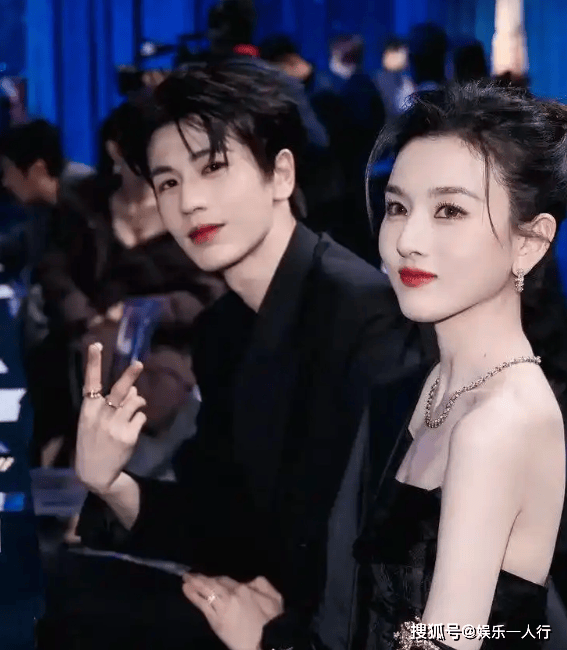 微博之夜乱成一锅粥！有人秀春色、有人出洋相，为抢镜全拼了，肖战4亿票换12空座