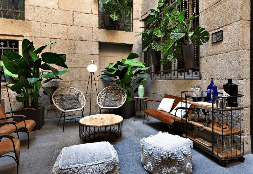 焰光贯境：马德里酒店的全域治愈核心