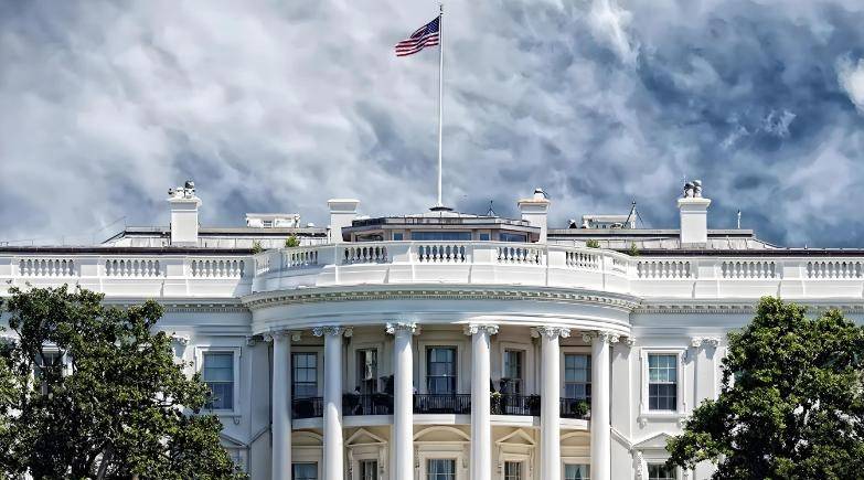 特朗普对华下黑手！160%关税砸向中国？美国这次制裁，损失惨重！