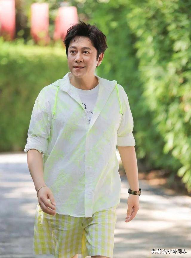 原来她是蔡国庆的妻子，漂亮有钱还不爱露面，生的俩儿子也很优秀