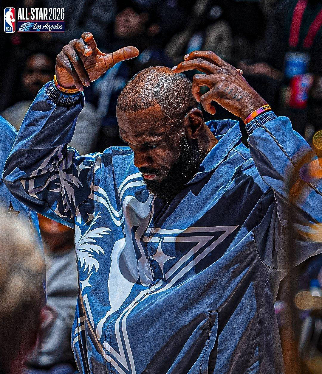 合砍27+10+7！或成詹杜库最后辉煌叫扬叔 - 全网最会整活的苏超球迷  足球圈热梗收割机合体老詹祝福中国球迷新春快乐