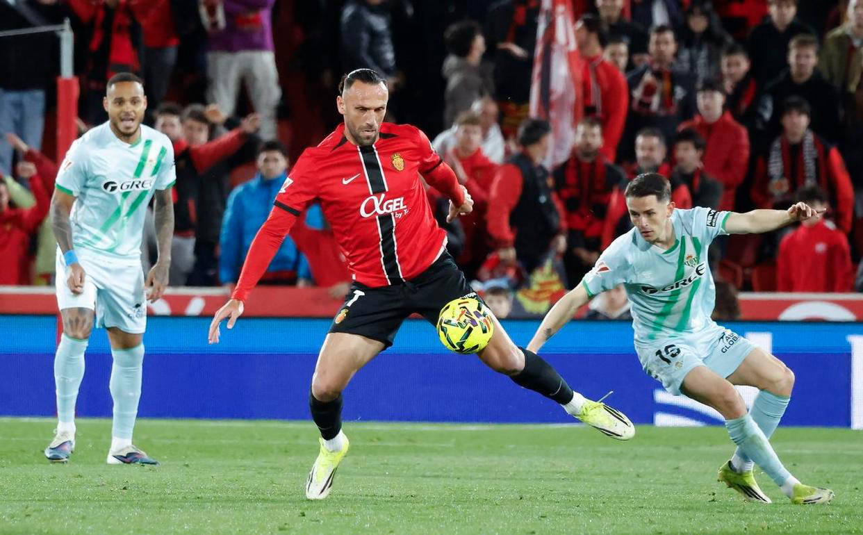 西班牙足球甲级联赛西甲最新积分榜揭秘：马竞惨败贝蒂斯胜出瓦伦西亚稳步前进