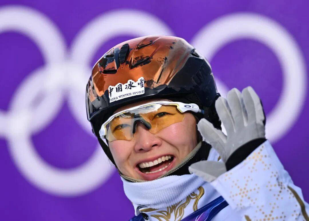 米兰体育- 米兰体育官方网站 世界杯官方指定投注平台铜牌背后热泪与拥抱交织！冬奥混合团体决赛中国空中技巧队的激情与传承