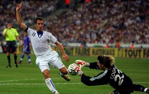 极世界杯直播在线观看——高清足球直播平台推荐致反差：俱乐部如猛虎国家队却总是第二39岁才黯然退役