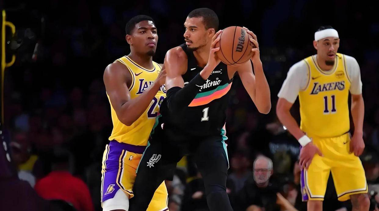 世界杯-足球赛事比分体育网三个赛季封神！他就成NBA首人！上帝得有多偏心创造出这样的怪物