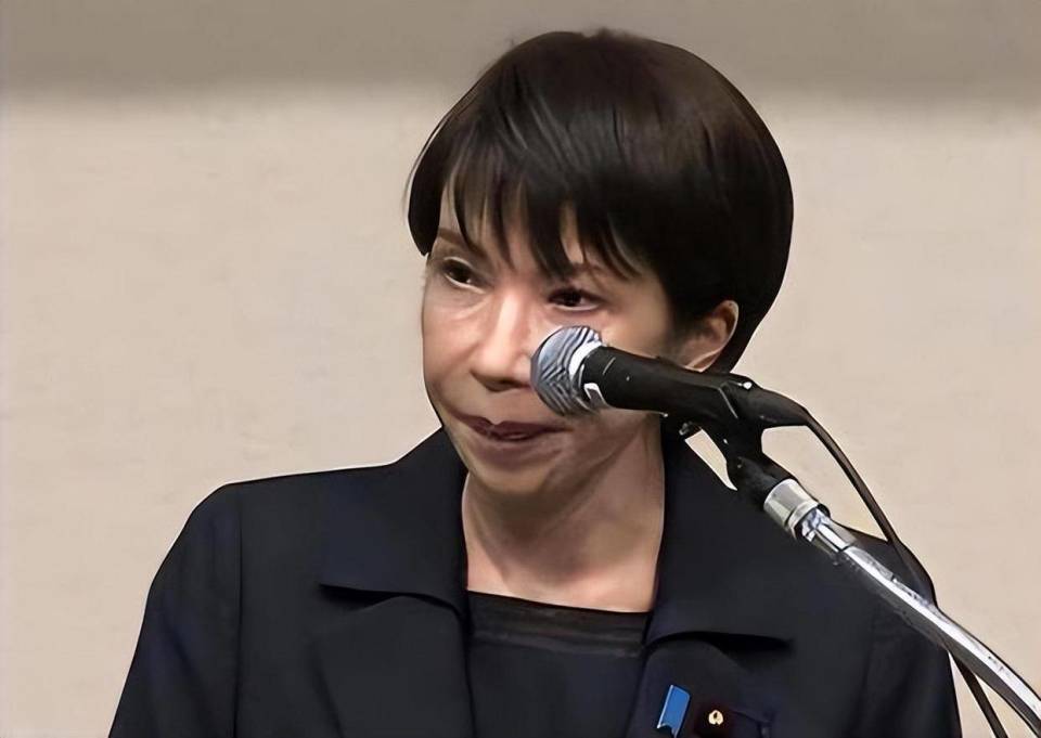 轰6K编队前出西太，2架外机逼近亮导弹