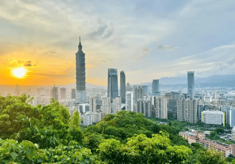 东部战区喜提两艘055！109、110入列：东海的游戏规则变了