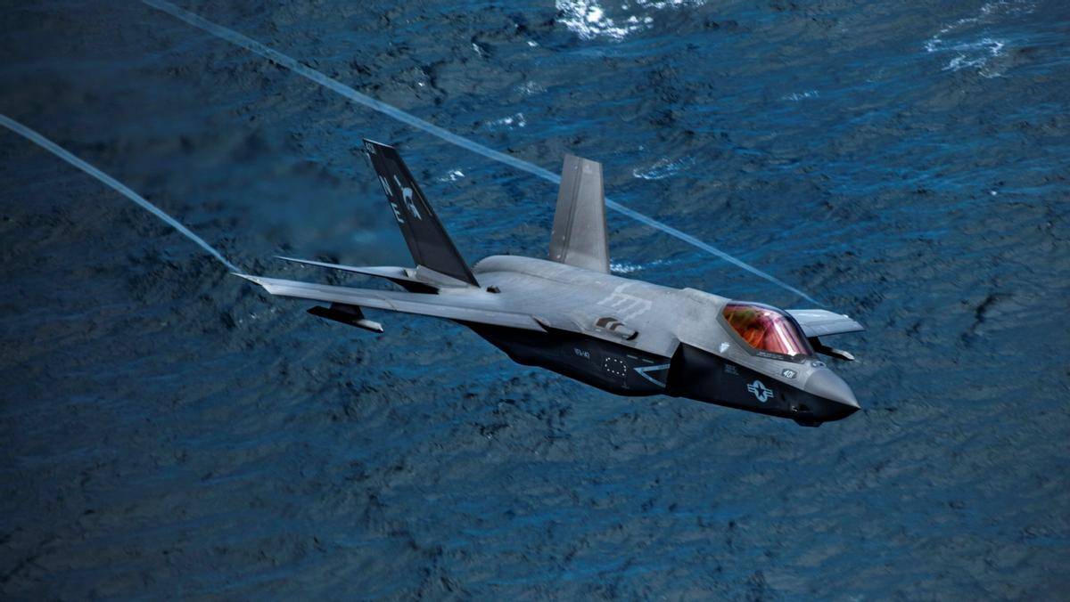 脸丢大了！美军4.8万吨巨舰被击中、基地四处起火，还按兵不动？