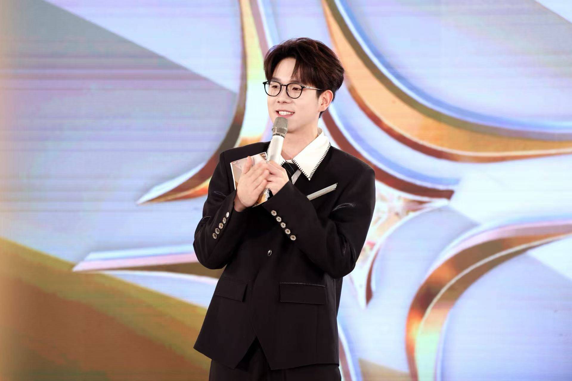 原创 从太平街出发!《夺金2026》开辟新消费AI赛道 汪涵坐镇芒果美术馆封面图