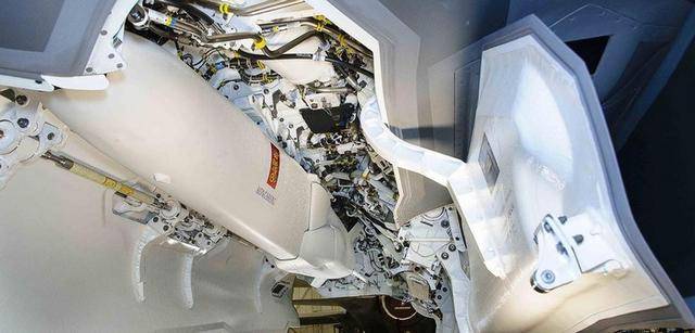 卸下“伪装”？日本正式接收“战斧”，新型军国主义抬头，迈出危险一步