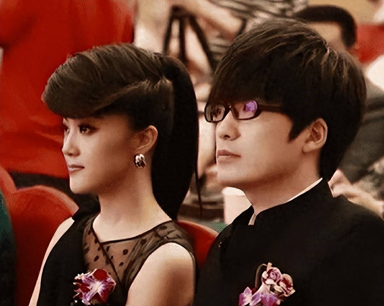 玖月奇迹离婚7年，王小玮近况曝光，43岁无婚无育，发福显老