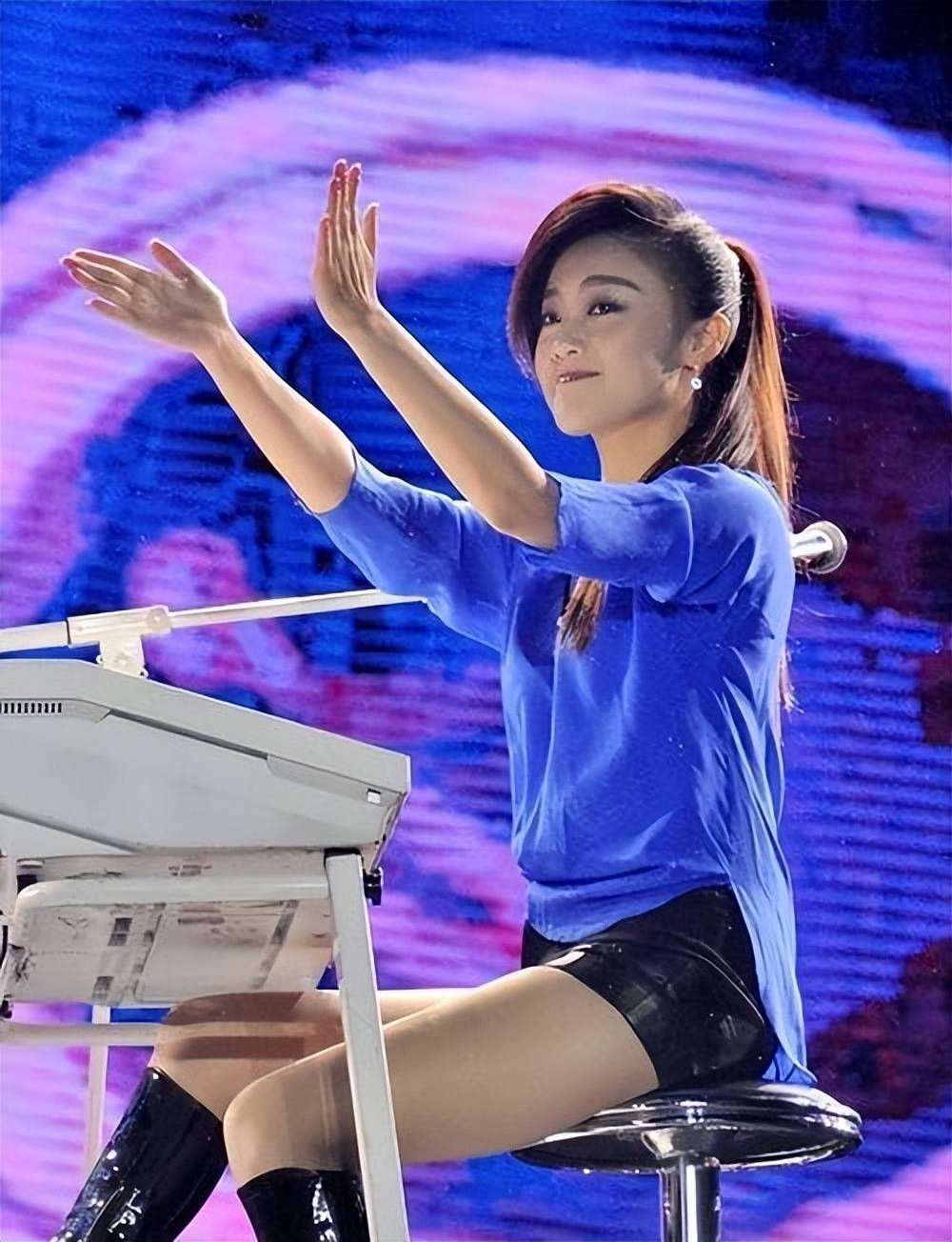 玖月奇迹离婚7年，王小玮近况曝光，43岁无婚无育，发福显老