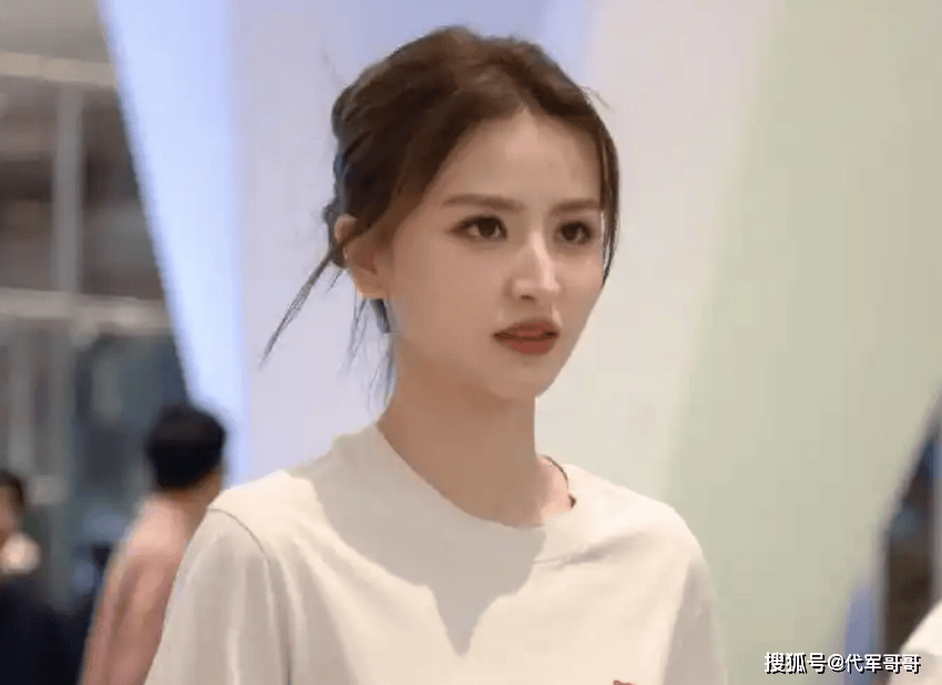 金子涵自曝被注射40多针不明物质头痛到想轻生秦岚杜华被牵连其中