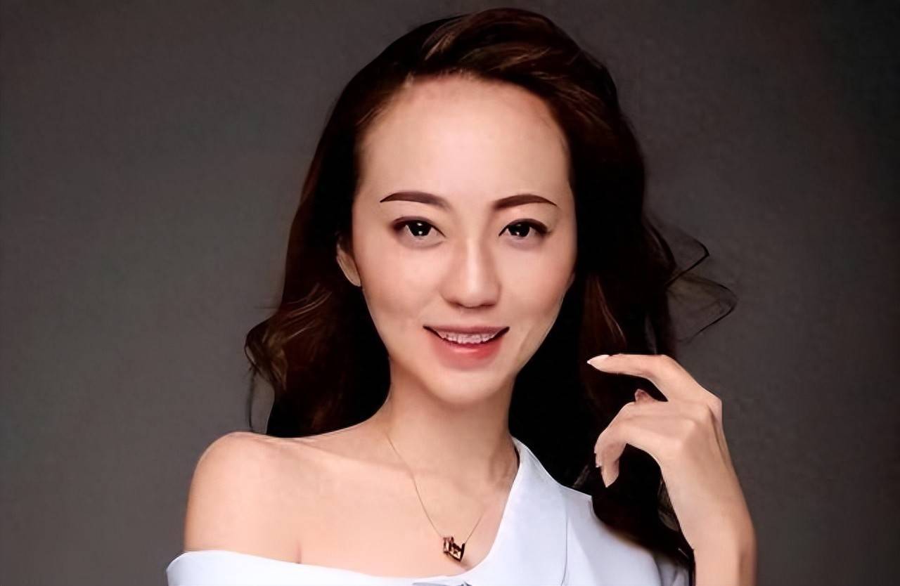 许家印被捕倒台后恒大歌舞团长白珊珊被曝居然嫁给了这个男人