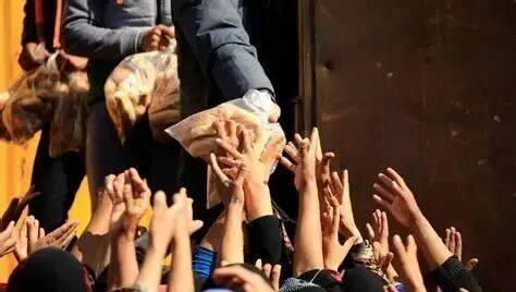 原创
            美国全面封锁伊朗进出口，对伊朗的伤害有多大？