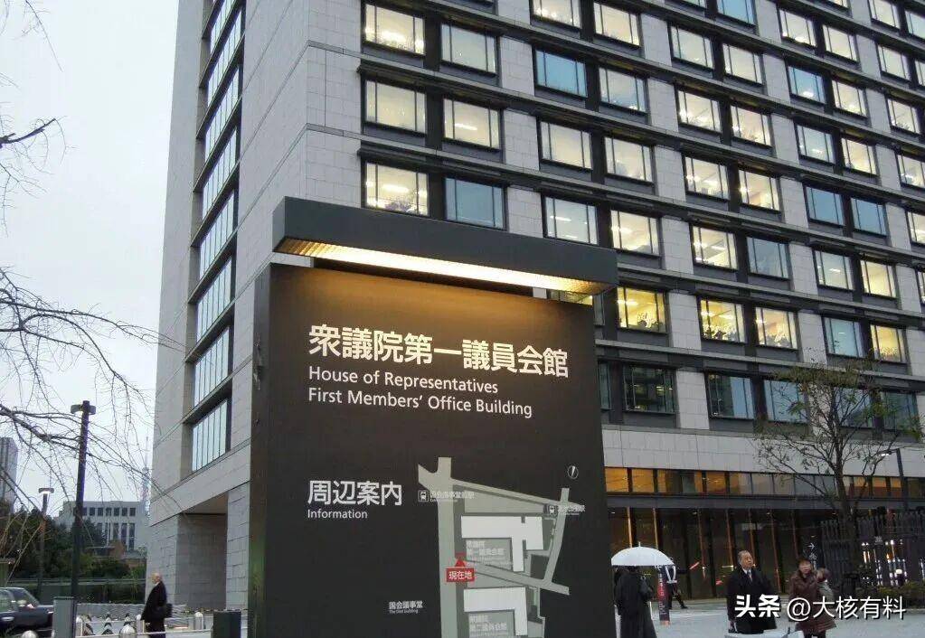 日本教育部长骚扰女记者出轨已婚背后大骂高市却拒绝辞职-第7张图片-