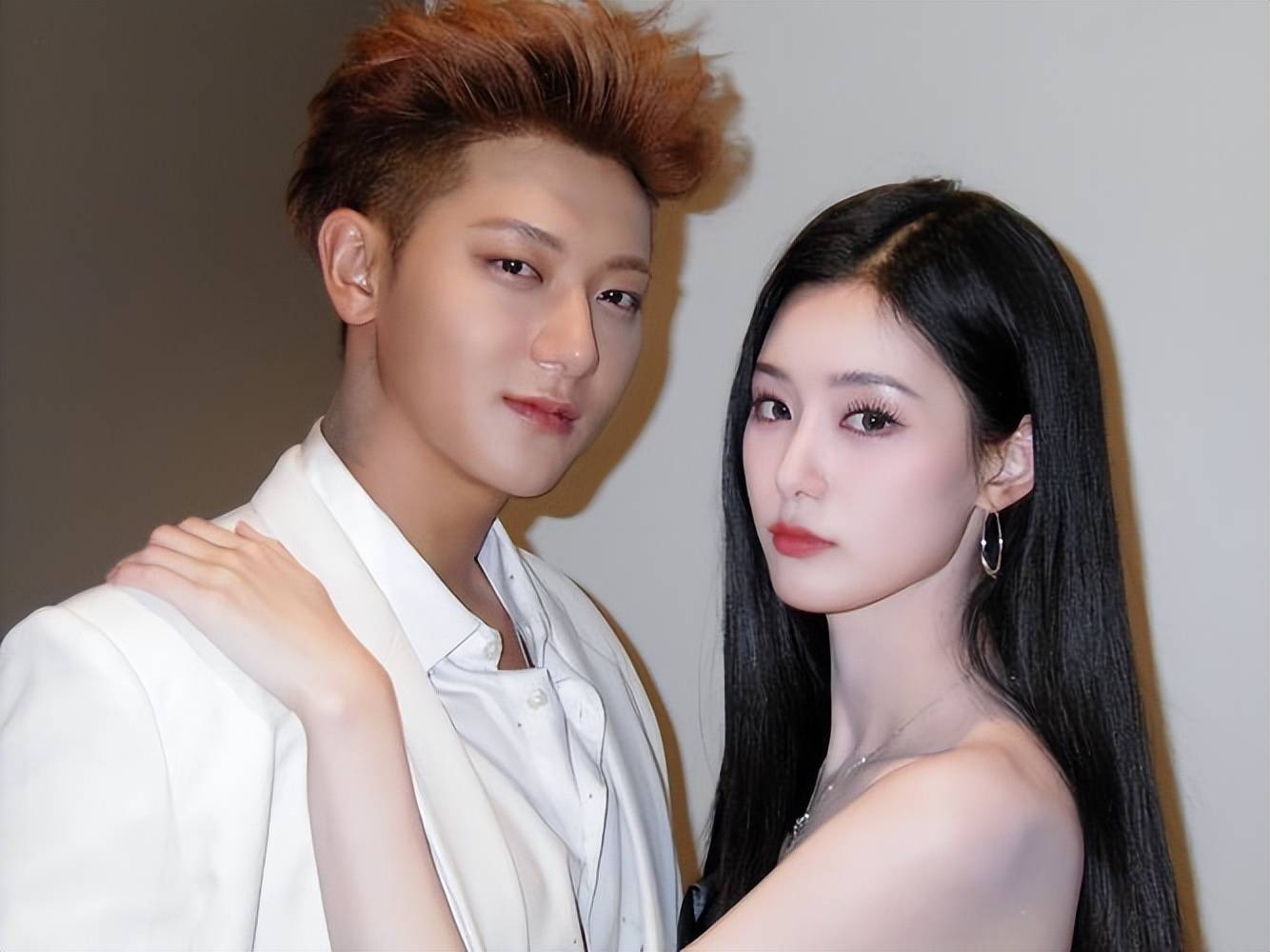 黄子韬被罚不到24小时 徐艺洋被曝在美国秘密生子 难堪的一幕出现-第17张图片-