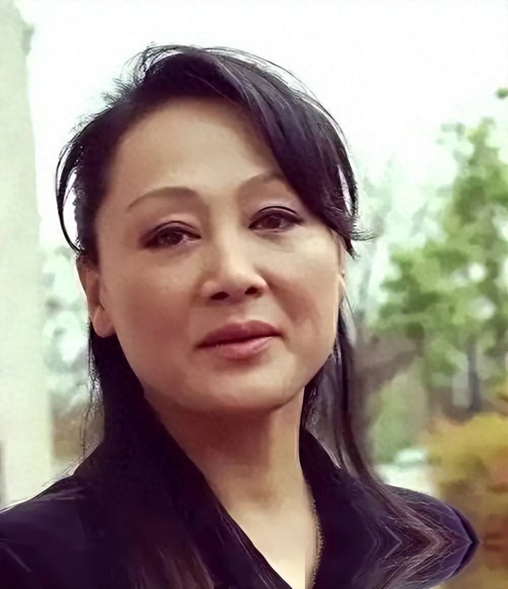 王姬现状：在美国生活女儿女婿住北京旧房坚持照顾33岁病儿子