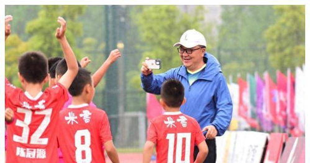 816日：1-1逼平巴萨后0-1负皇马！中国足球小将11打9仍输球吕孟洋进球难救主