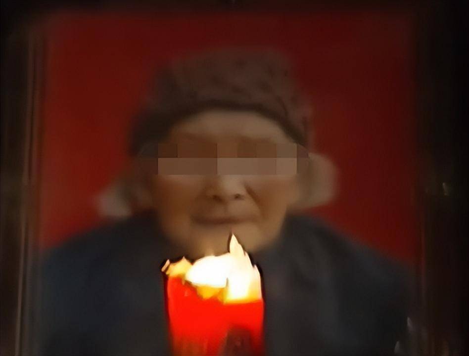 
            11年湖南老妇去世下葬，儿子连续7天被托梦，报警后揭开感人真相