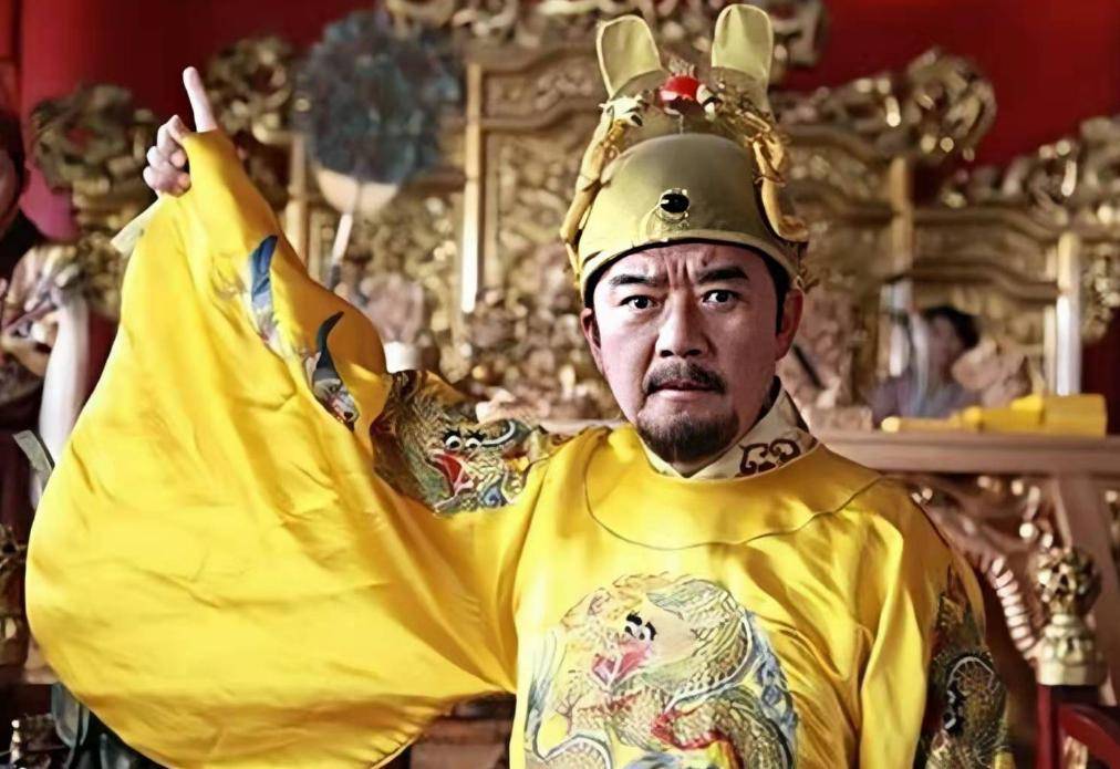 
        朱元璋问犯人你姓什么？死囚回答后，朱元璋：立刻放人，免死五次