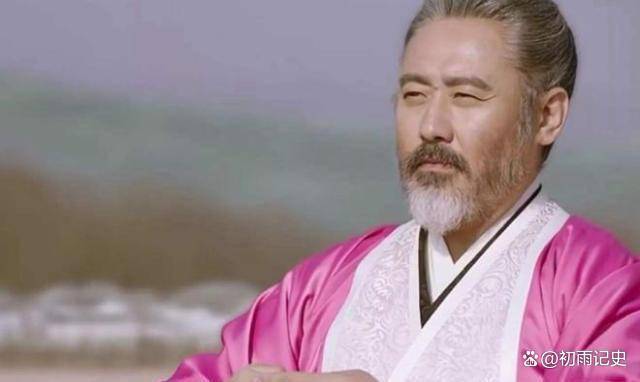
        诸葛亮给司马懿送女装，他不仅收下了，还笑诸葛亮命不久矣
