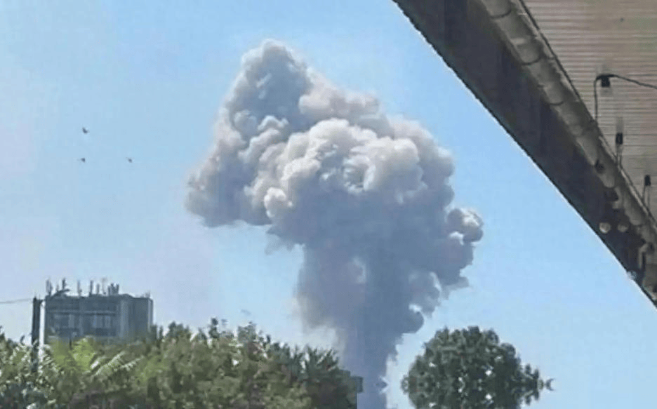 
        俄军炸到要害了？基辅大爆炸形成冲天蘑菇云，数十公里外都能看到