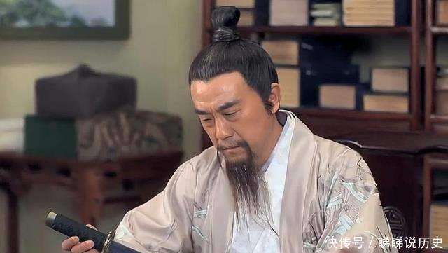 
        刘伯温临死送给朱元璋一筐鱼，朱元璋迷惑不解，朱棣篡位才知真相