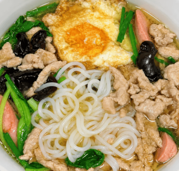 细洗食材慢熬骨汤，快手烫制还原地道客家风味