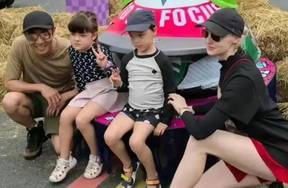 撒贝宁龙凤胎身高遗传妈妈 大长腿抢眼