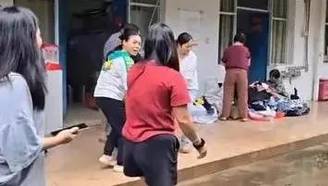 校长家也被淹了 但他先安顿了150个乡亲