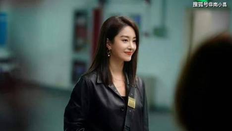狗仔曝顶流女星疑似怀孕，原来是她，男友陪其前往产检画面被拍