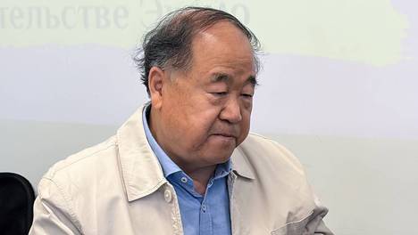 人大教授花35万公款考证莫言家世，获评“优秀”也难服众