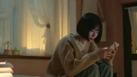 女子遭断崖式分手，1.5万找“情感专家”挽回，却在民宿内被对方扑倒；官媒多次曝光行业乱象