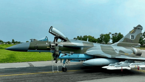 巴铁飞行员亲述：歼-10C面前，F-16为何“没有可比性”