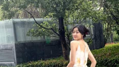 孙千考古旧照刷屏，19岁婴儿肥青涩出圈，活脱脱早春晴朗尚之桃啊