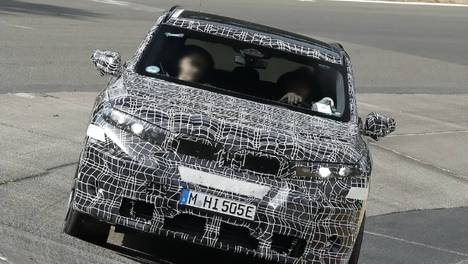 疑似BMW iX5 M谍照曝光