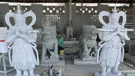 传统古建石雕韦驮菩萨:寺院护法圣像